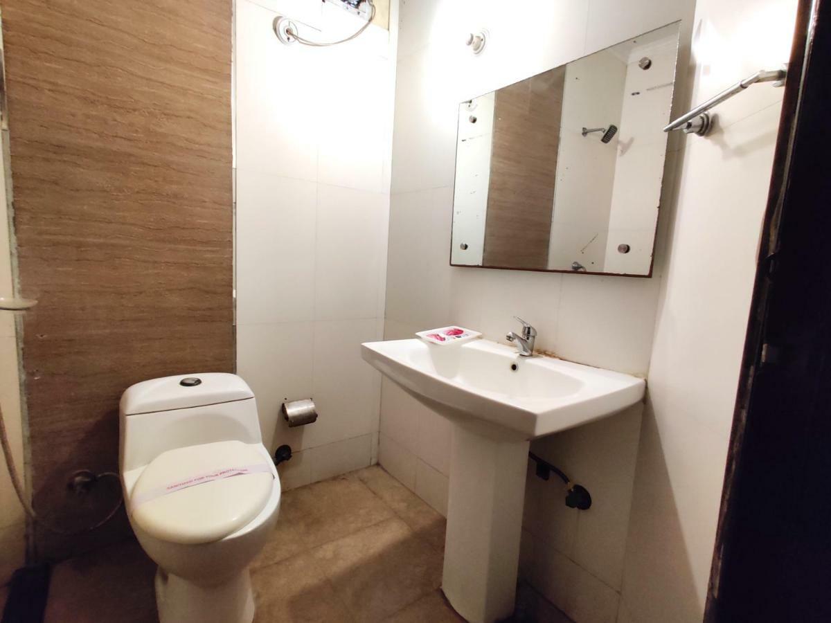 Hotel Unistar Нью-Делі Екстер'єр фото