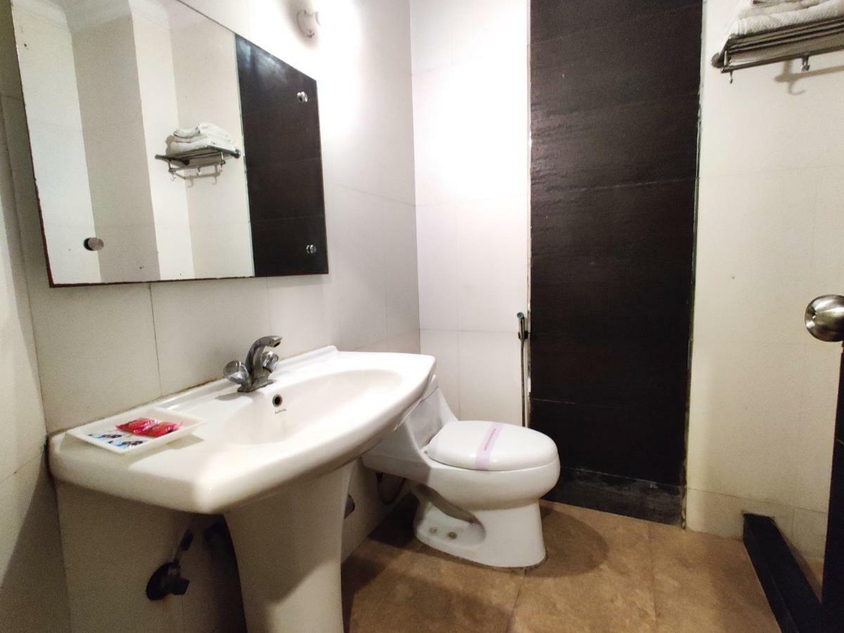 Hotel Unistar Нью-Делі Екстер'єр фото